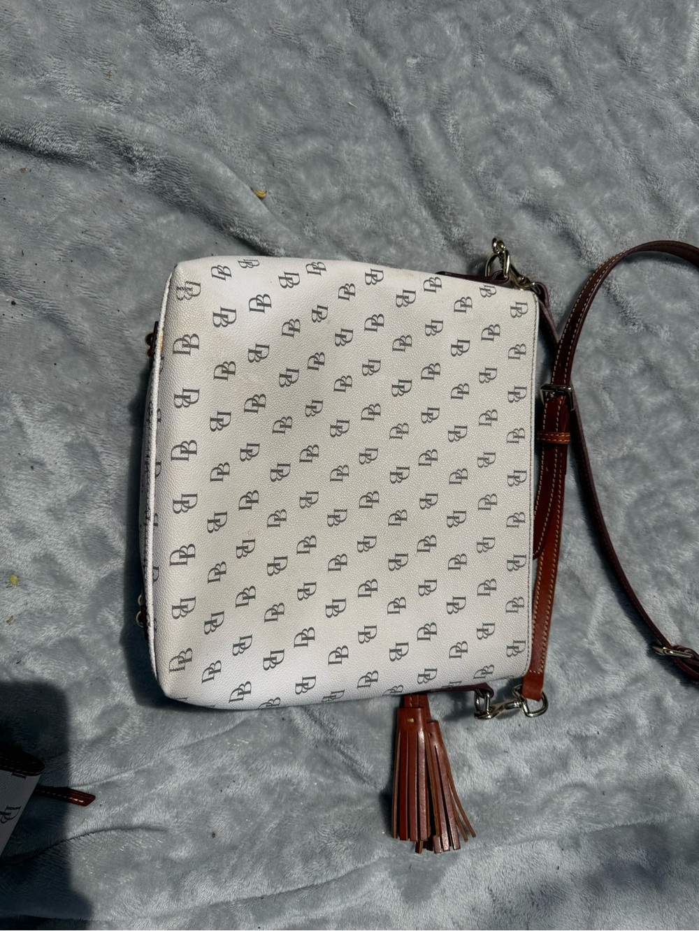 Dooney & Bourke Cream Signature Logo Greta continent Wallet & bags - Picture 10 of 12